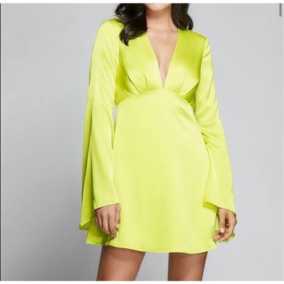 Marciano Captured Heart Bell Sleeve Dress NEW - Picture 2 of 9